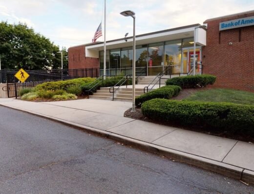 Bank of America (with Drive-thru ATM)