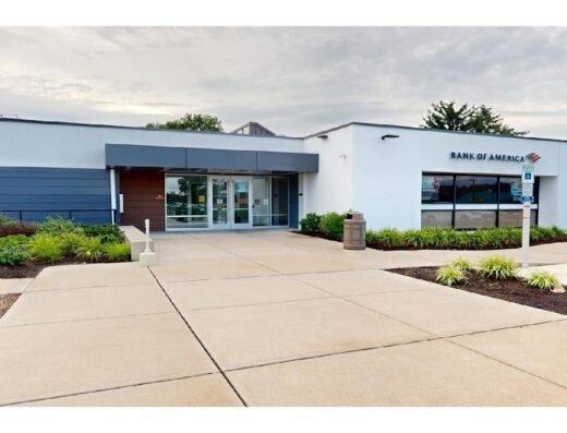 Bank of America (with Drive-thru ATM)