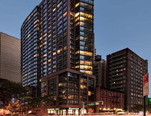 300 East 39th Apartments