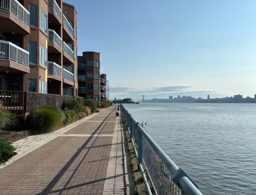 The View at Edgewater Harbor Apartments