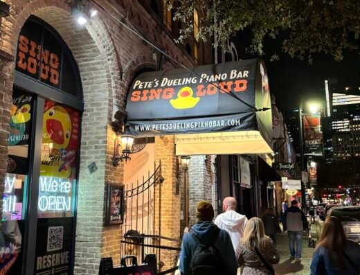 Pete’s Dueling Piano Bar